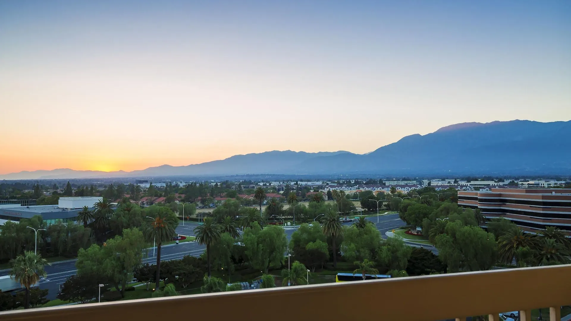Hotel Ontario Airport Hotel&Conference Center