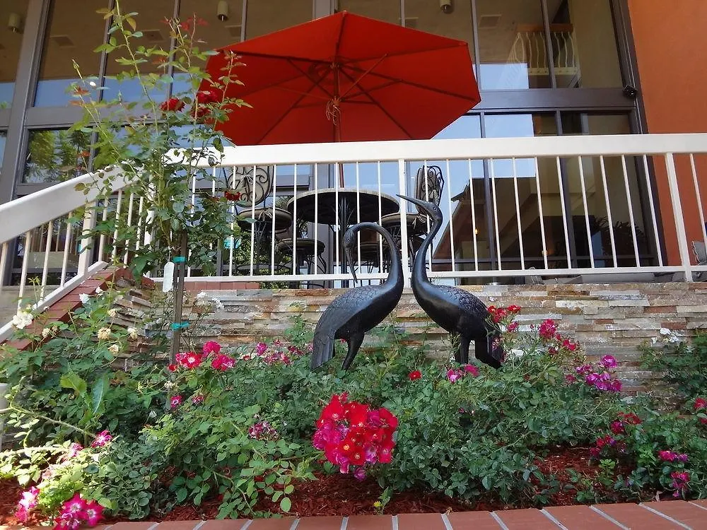 Ontario Airport Hotel&Conference Center 4*,