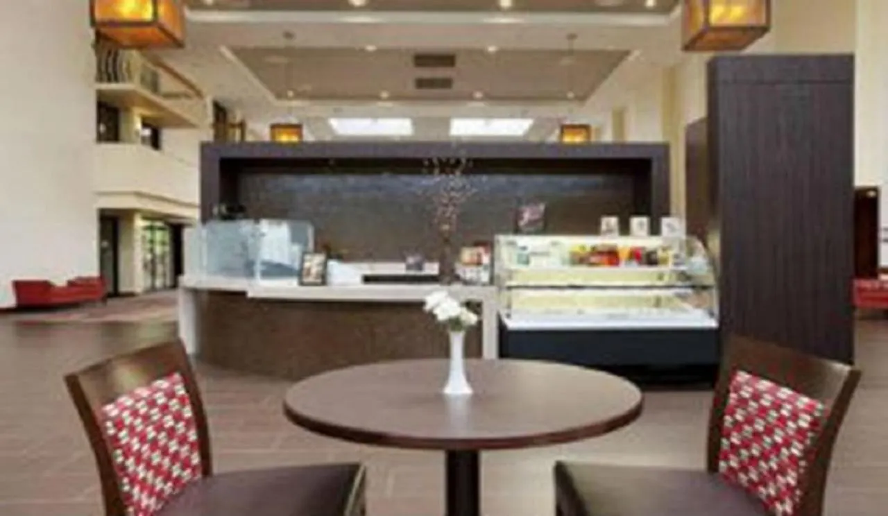 Ontario Airport Hotel&Conference Center 4*,